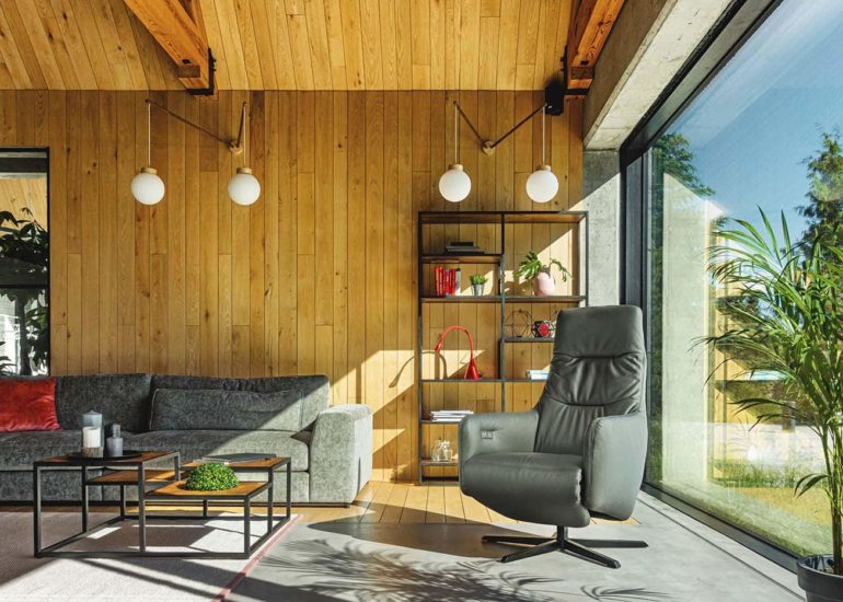 Fotel skórzany DFM we wnętrzu nowoczesnego domu fotografia reklamowa i produktowa Olsztyn