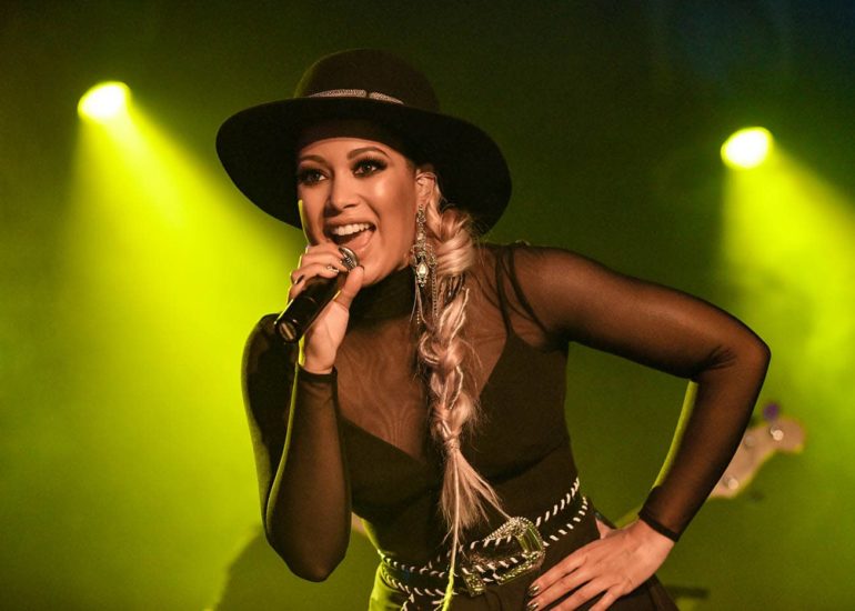 Patrycja Kazadi w trakcie koncertu w Olsztynie zdjęcia z imprez i eventów