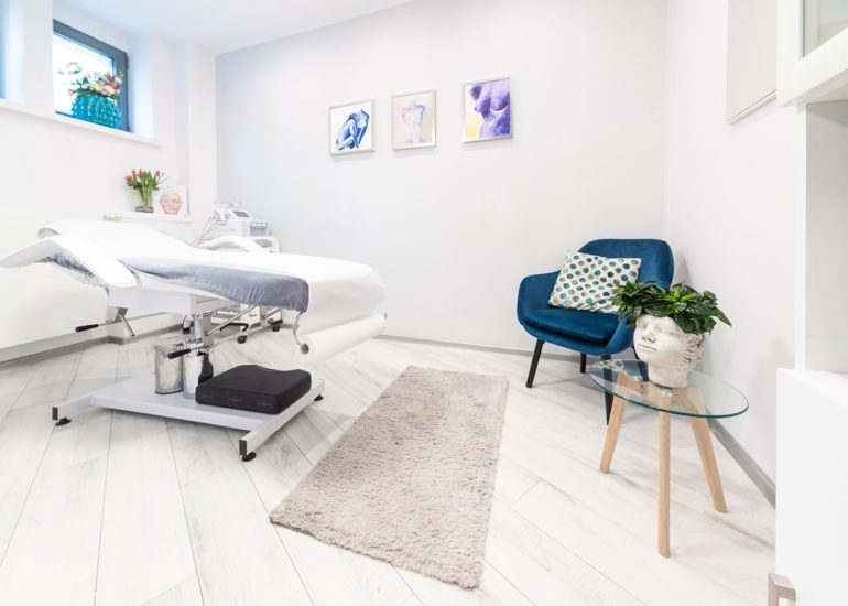 Wnętrze gabinetu masażu w salonie kosmetycznym w Olsztynie