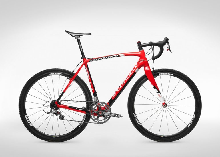 Packshot roweru przełajowego Specialized Crux Pro wykonany na białym tle w Olsztynie - fotografia reklamowa i produktowa