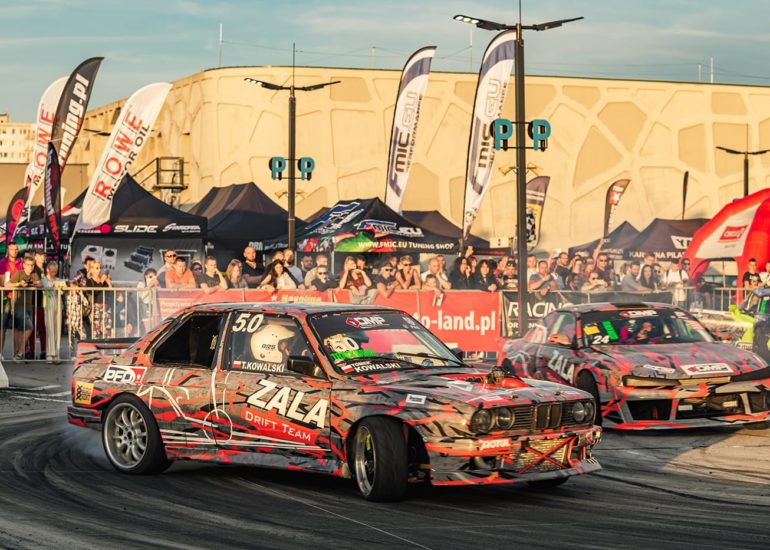 Tomasz Kowalski zawodnik ZALA Drift Team na zawodach driftingowych Night Power 2019 w Olsztynie