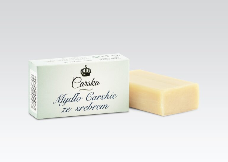 Mydło ekologiczne Carskie ze srebrem na neutralnie szarym tle - packshot wykonany w województwie warmińsko-mazurskim