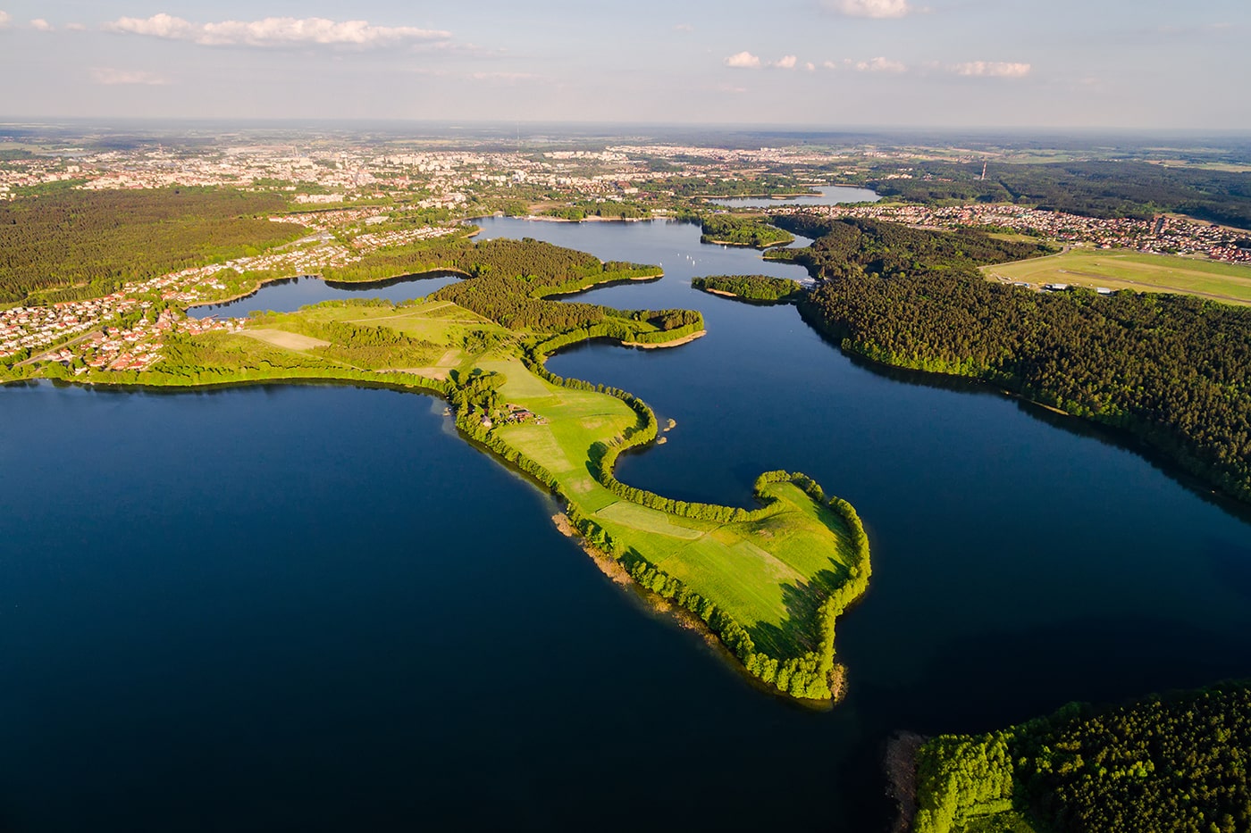 Jezioro Ukiel w Olsztynie z lotu ptaka - dron DJI Inspire RAW